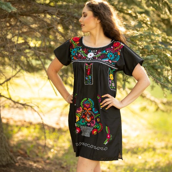 🌸 2 x $79 🌸  Hand embroidered Mexican dress - Picture 5 of 9